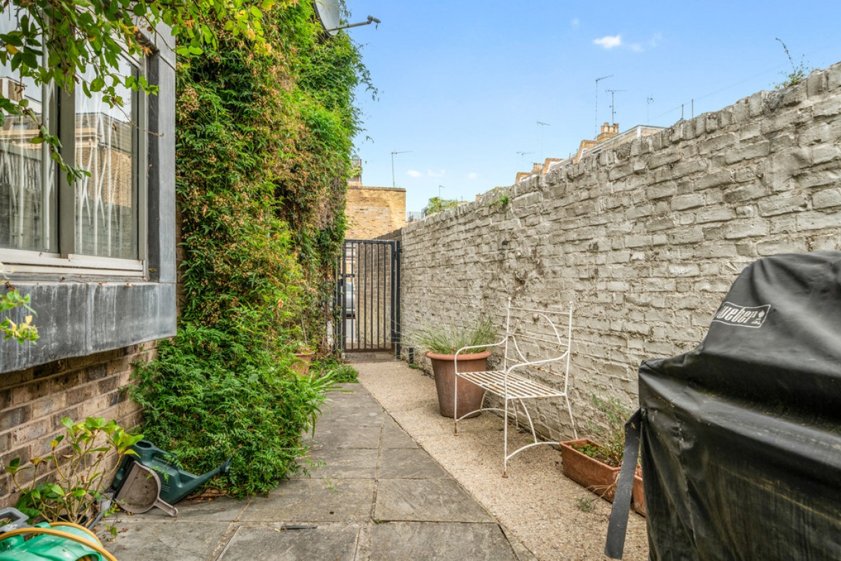 Kerrier House, Stadium Street, Lots Village