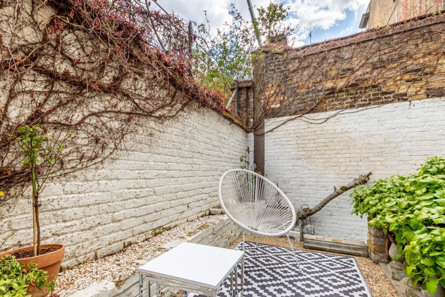 1 bedroom Flat for Sale Lots Road, Chelsea