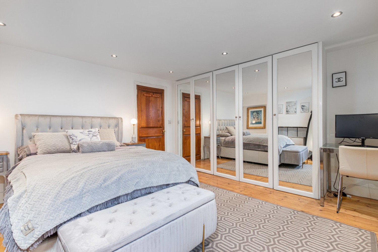 1 bedroom Flat for Sale Lots Road, Chelsea