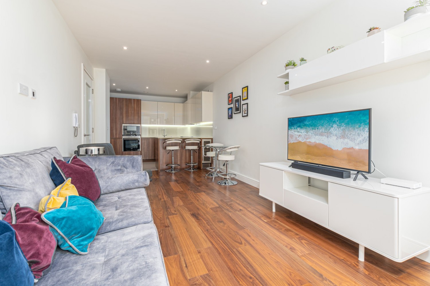 2 bedroom Flat for Letting Jasmine House, Battersea Reach