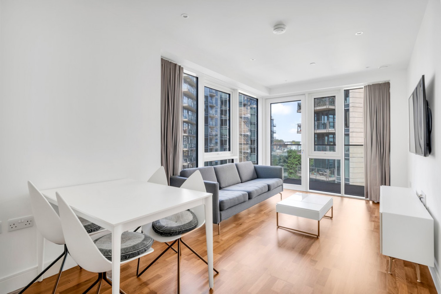 2 bedroom Flat for Letting Discovery House, Battersea Reach