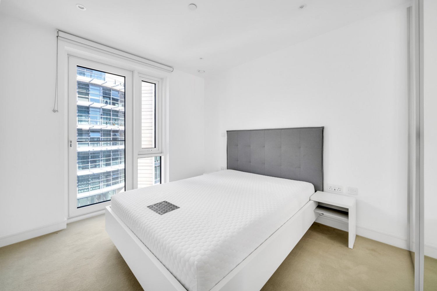 2 bedroom Flat for Letting Discovery House, Battersea Reach