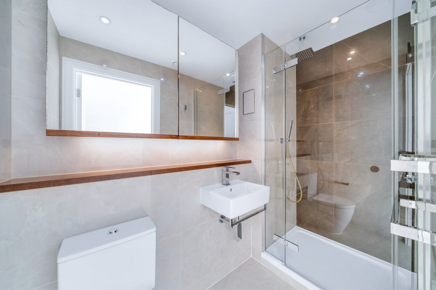 2 bedroom Flat for Letting Discovery House, Battersea Reach