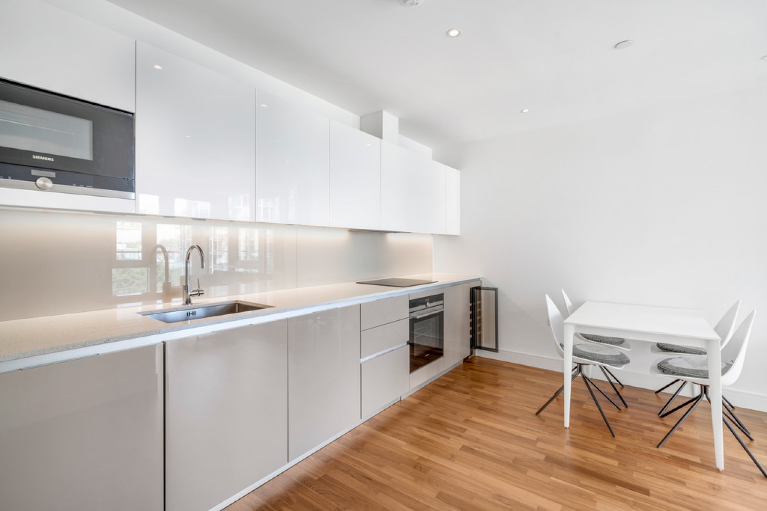 2 bedroom Flat for Letting Discovery House, Battersea Reach