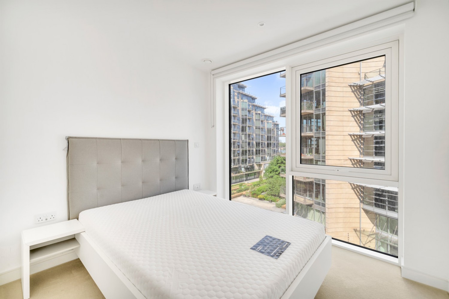 2 bedroom Flat for Letting Discovery House, Battersea Reach