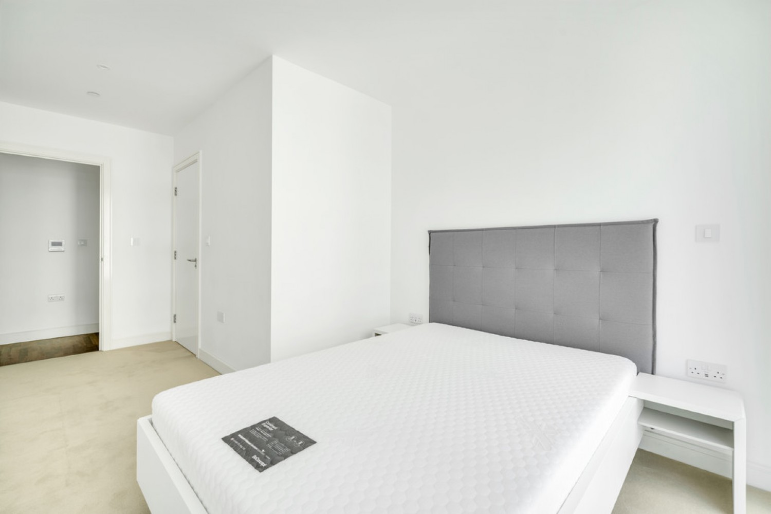 2 bedroom Flat for Letting Discovery House, Battersea Reach