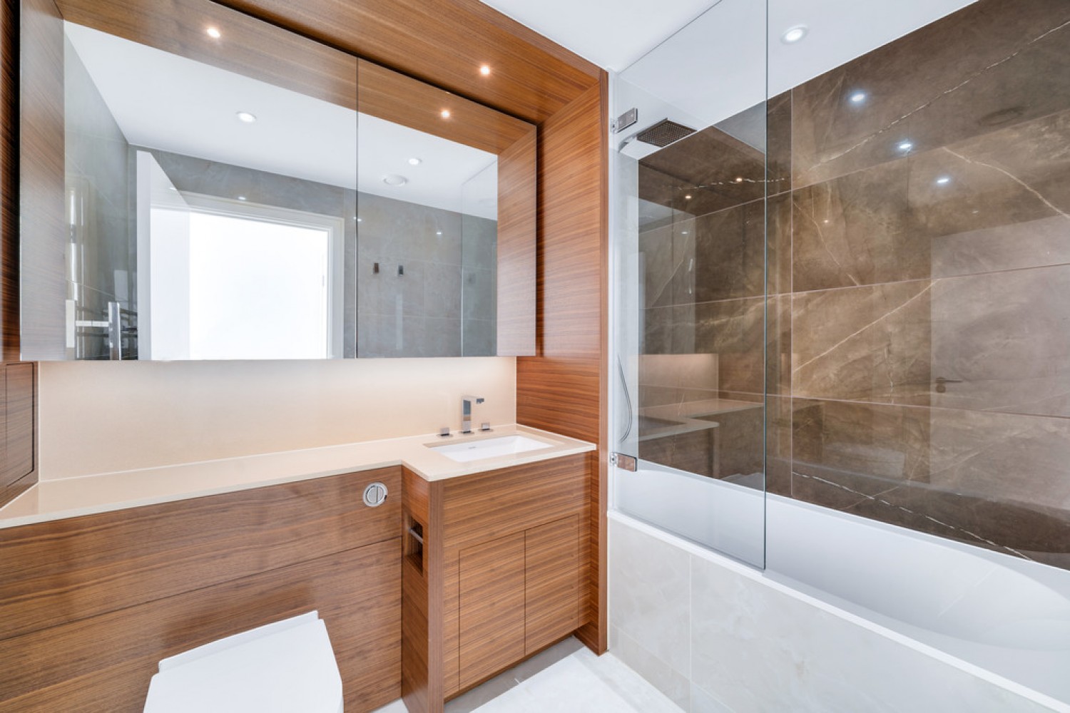 2 bedroom Flat for Letting Discovery House, Battersea Reach