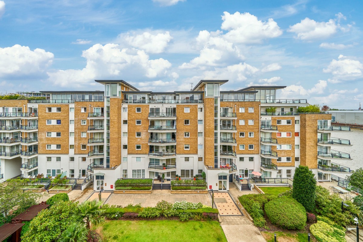 Riverside West , Smugglers Way