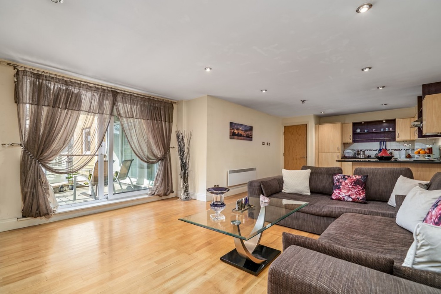 2 bedroom Flat for Letting Riverside West , Smugglers Way