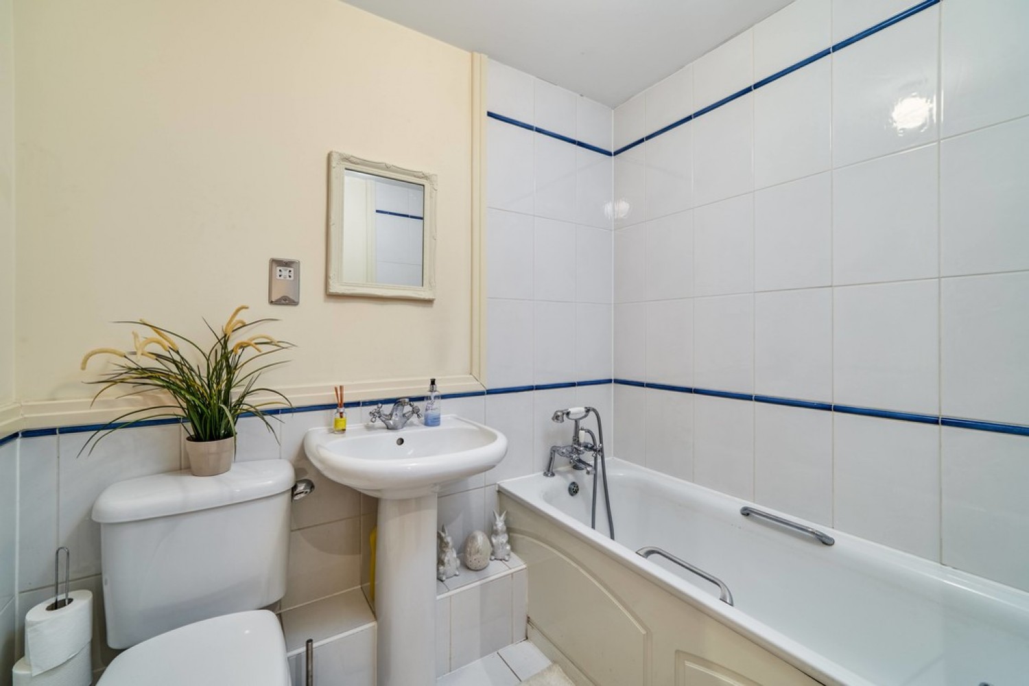 2 bedroom Flat for Letting Riverside West , Smugglers Way