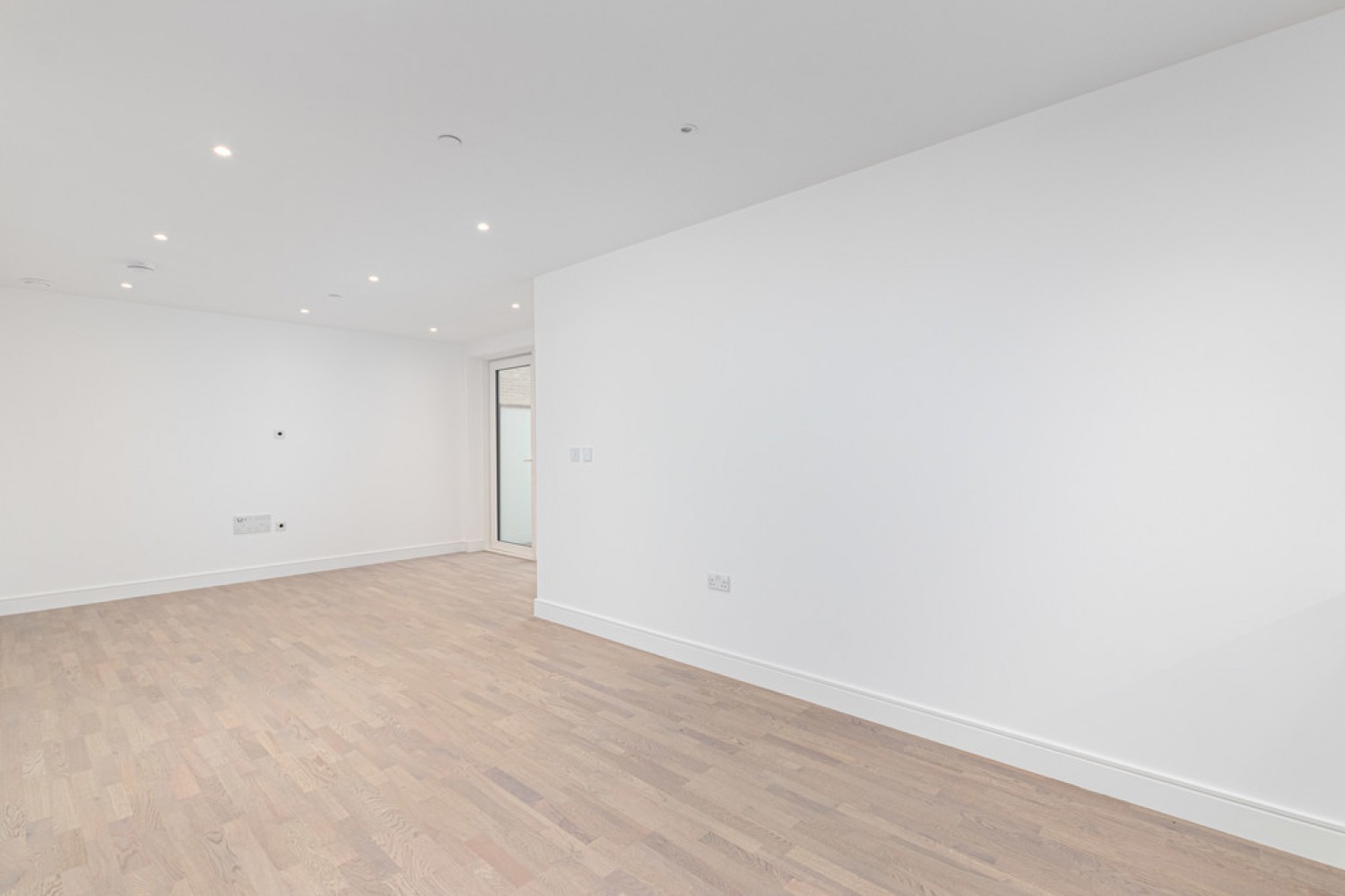 2 bedroom Flat for Letting Discovery House, Battersea Reach