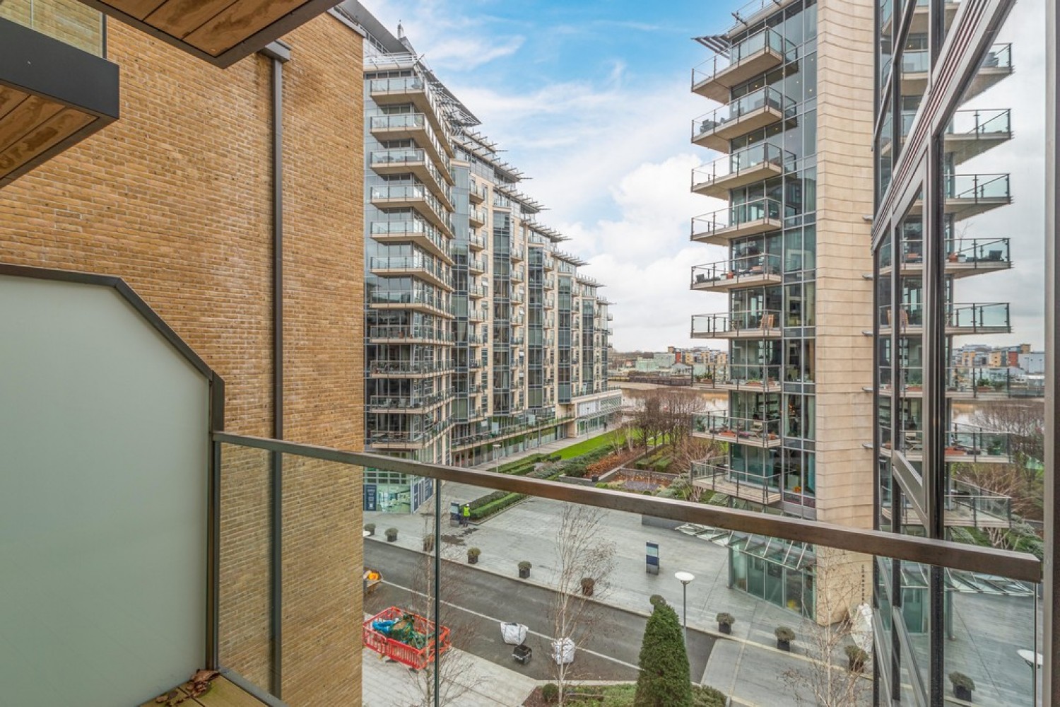 2 bedroom Flat for Letting Discovery House, Battersea Reach