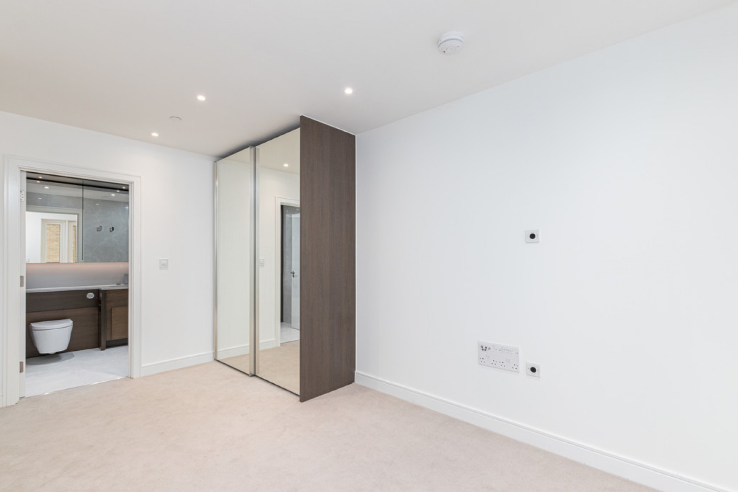 2 bedroom Flat for Letting Discovery House, Battersea Reach