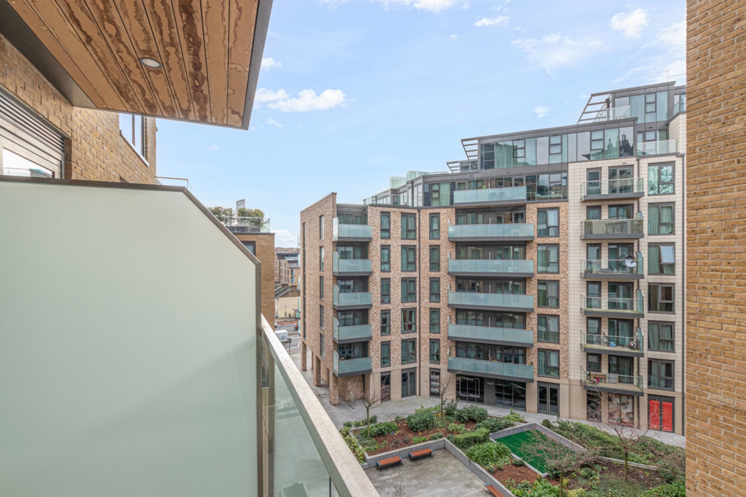 2 bedroom Flat for Letting Discovery House, Battersea Reach