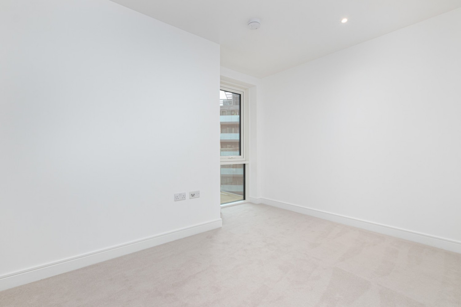 2 bedroom Flat for Letting Discovery House, Battersea Reach