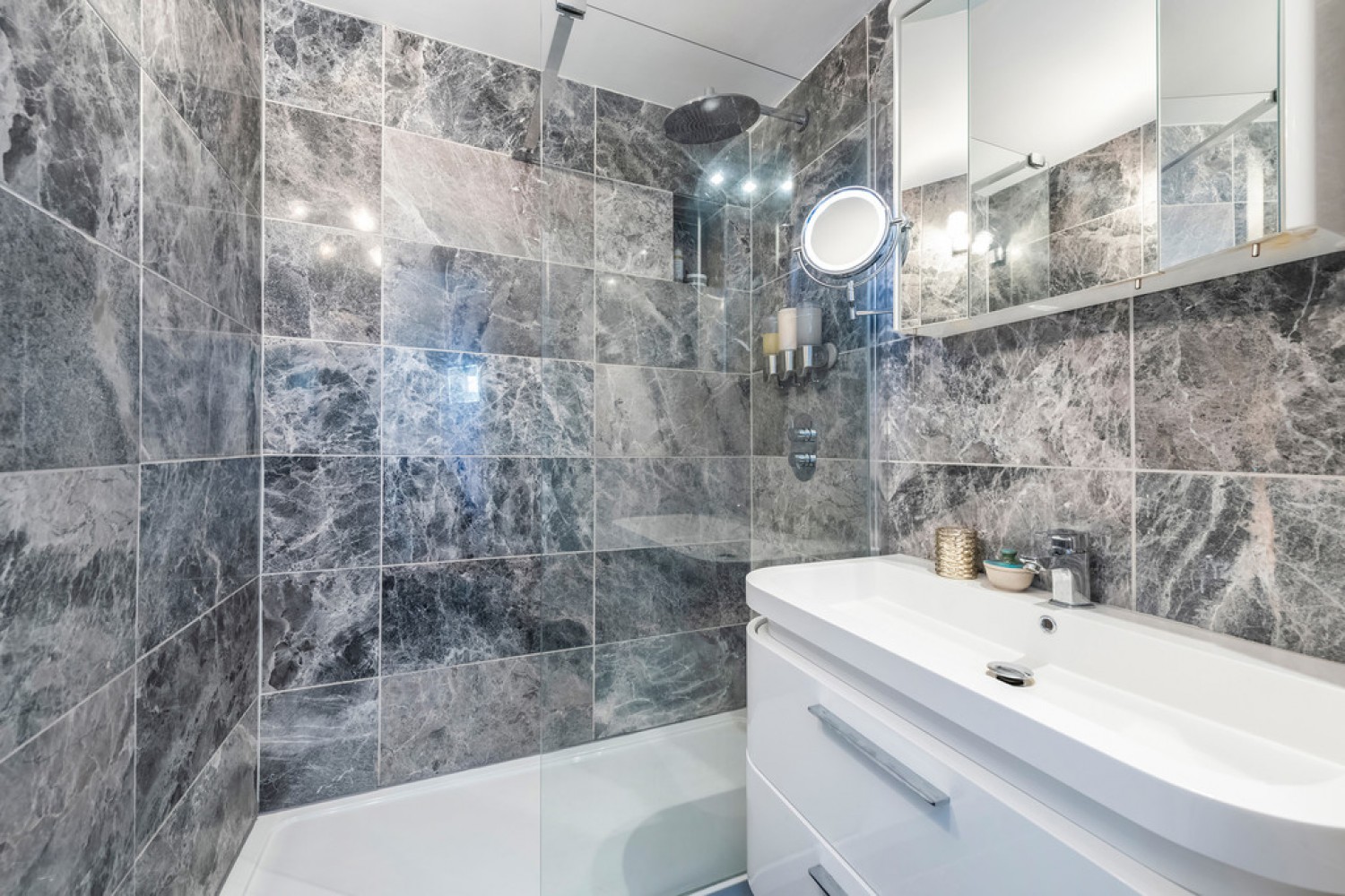 2 bedroom Flat for Letting Greaves Tower, Chelsea