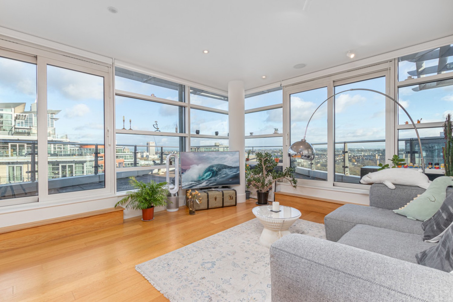 2 bedroom Flat for Letting Commodore House, Battersea Reach