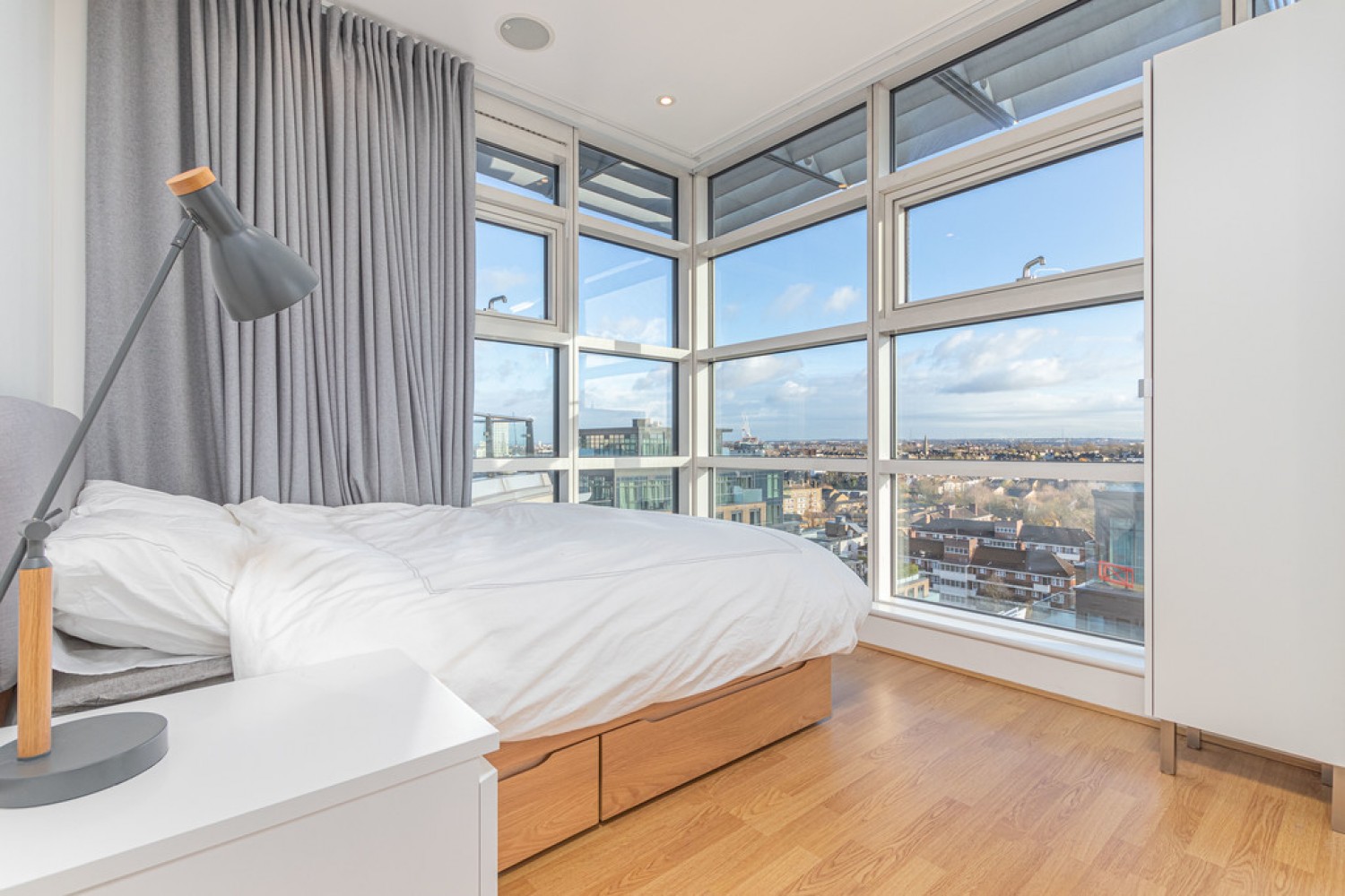 2 bedroom Flat for Letting Commodore House, Battersea Reach