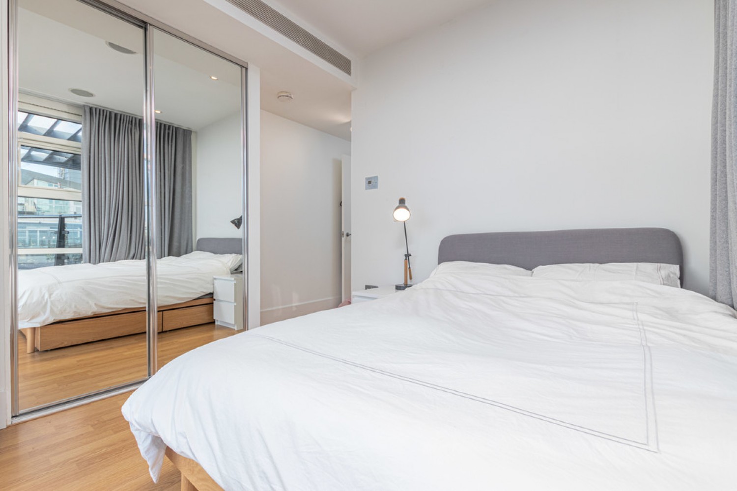 2 bedroom Flat for Letting Commodore House, Battersea Reach