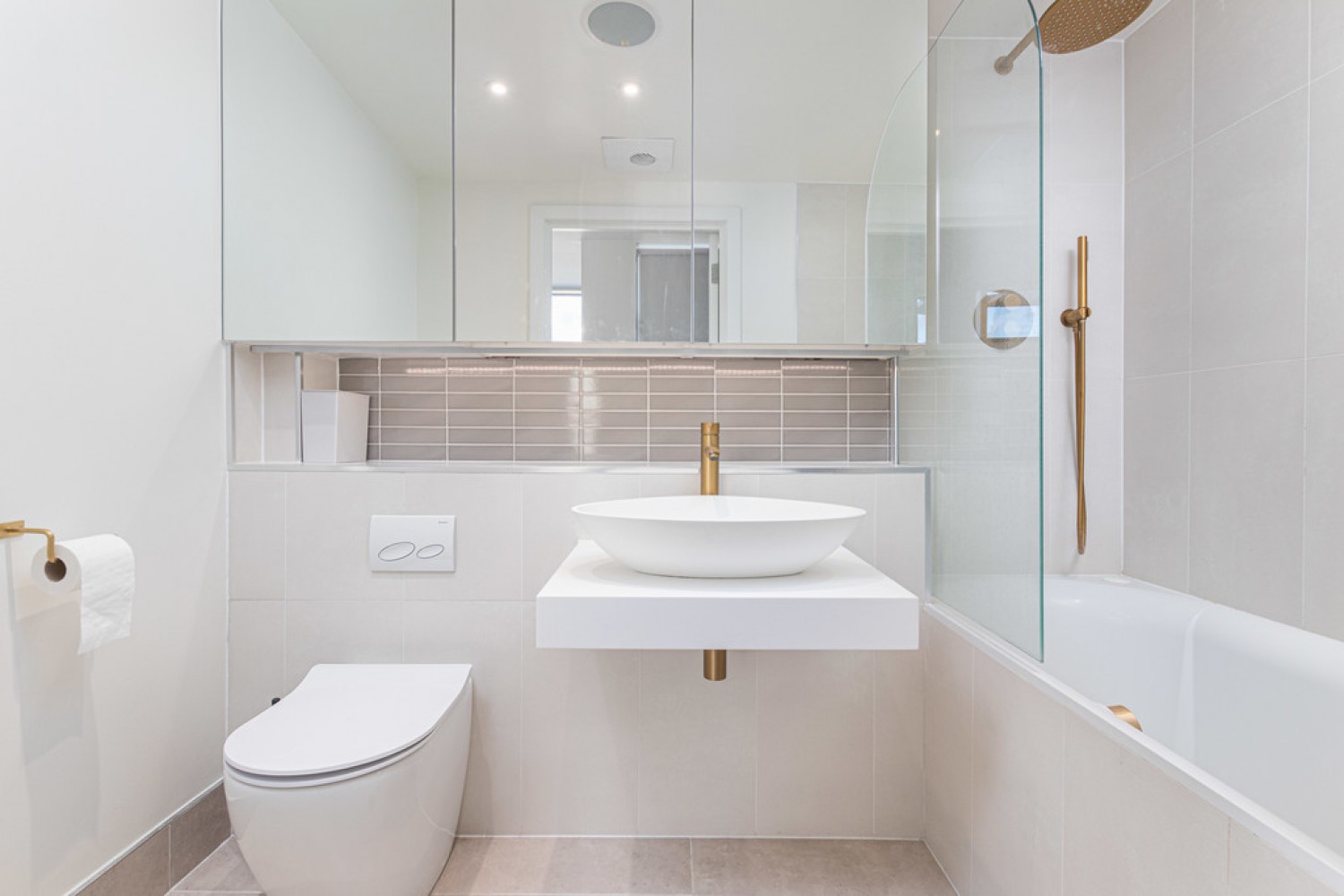 2 bedroom Flat for Letting Commodore House, Battersea Reach