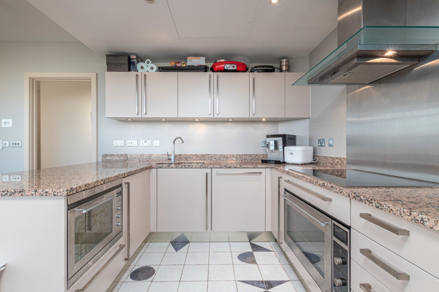 2 bedroom Flat for Letting Commodore House, Battersea Reach