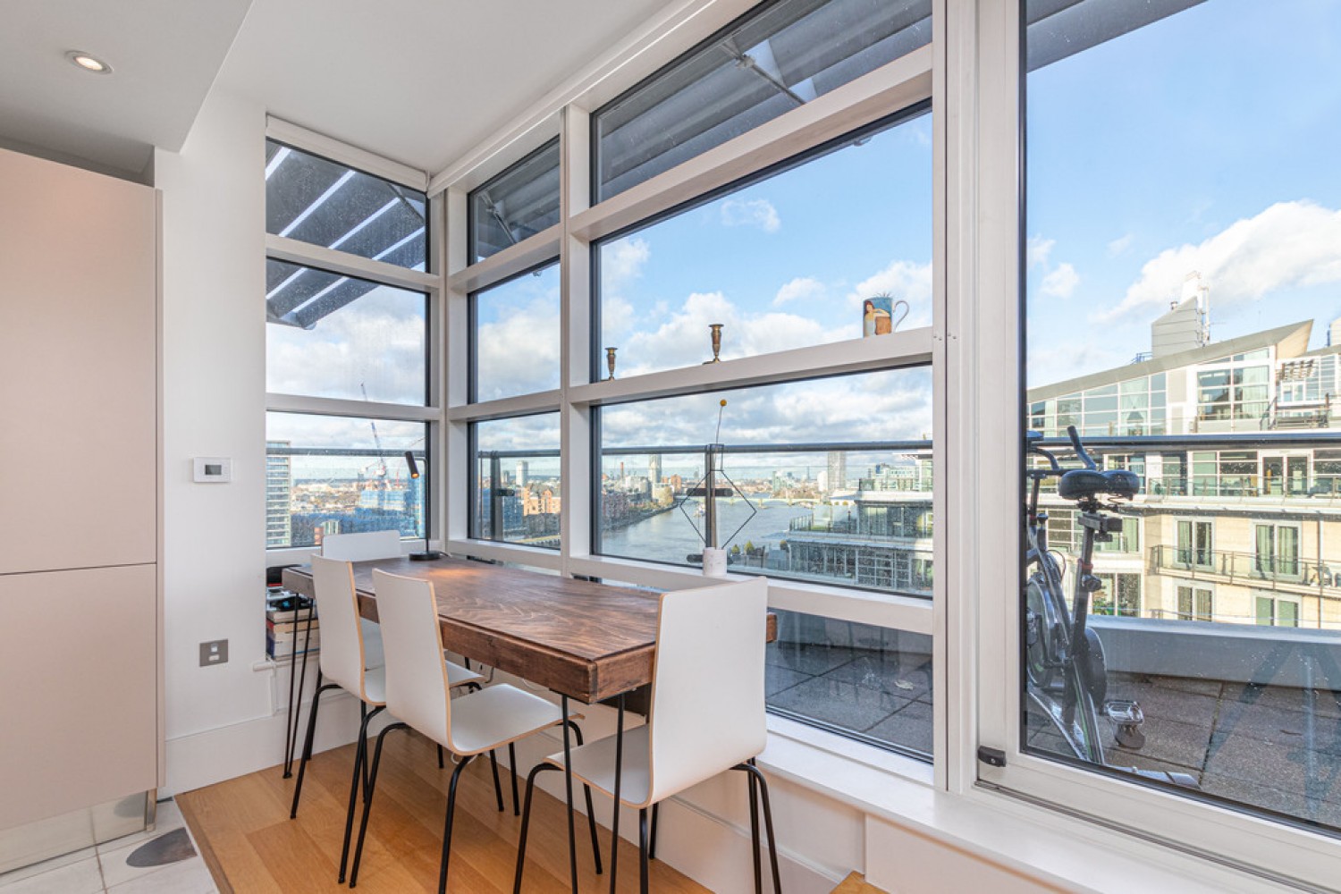 2 bedroom Flat for Letting Commodore House, Battersea Reach