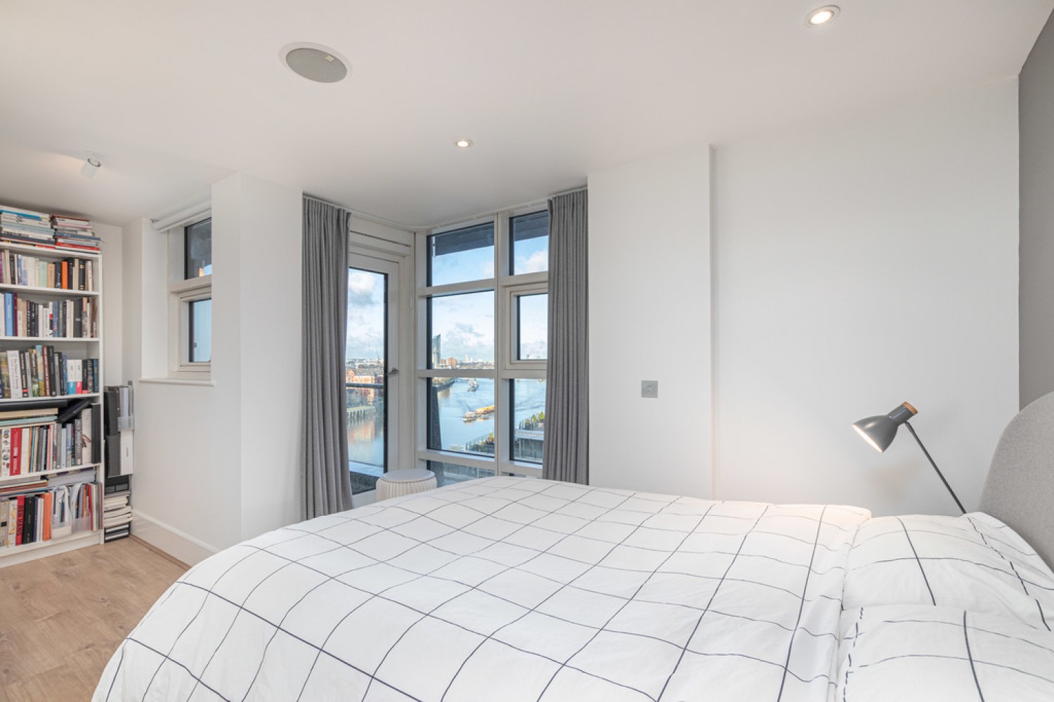 2 bedroom Flat for Letting Commodore House, Battersea Reach