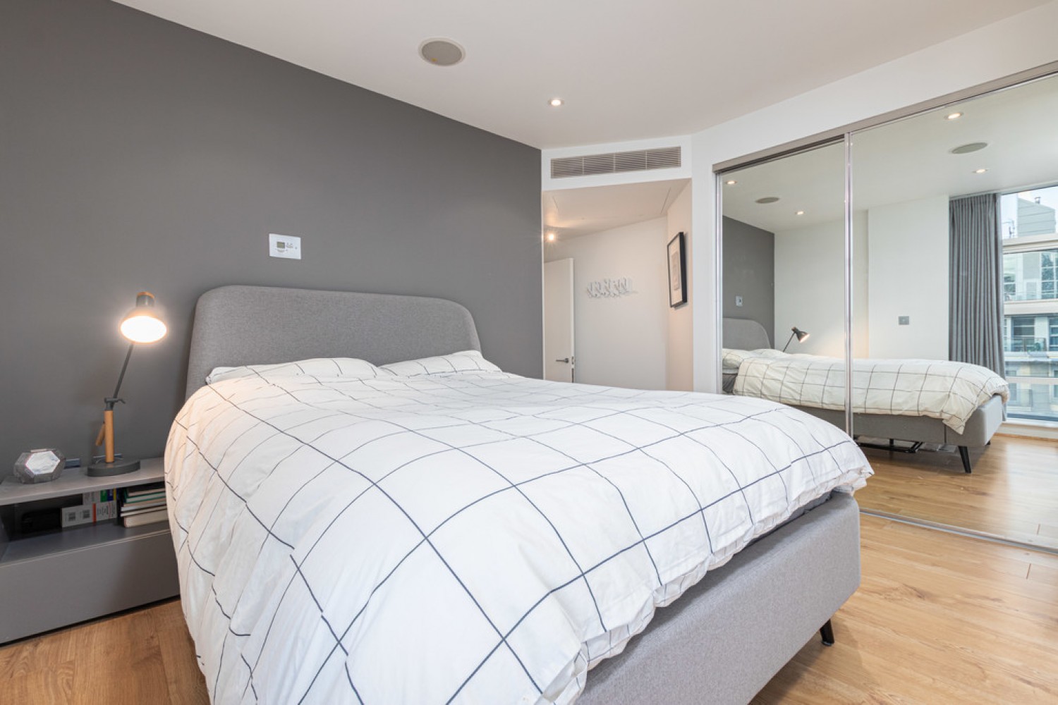 2 bedroom Flat for Letting Commodore House, Battersea Reach