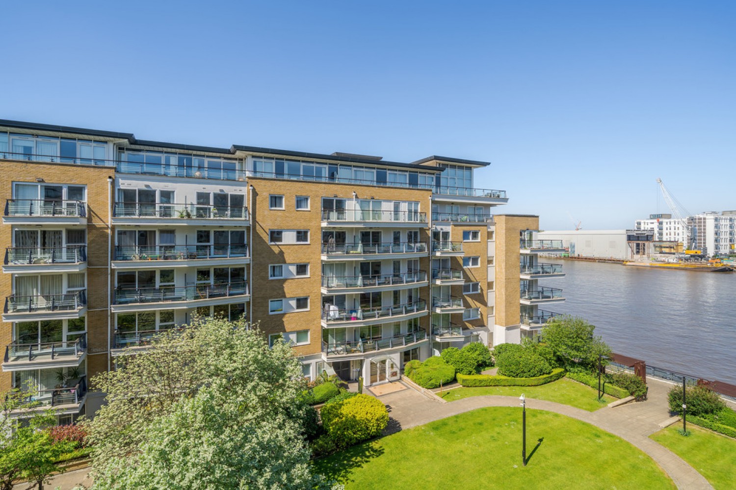 2 bedroom Flat for Letting Bluewater House, Riverside West