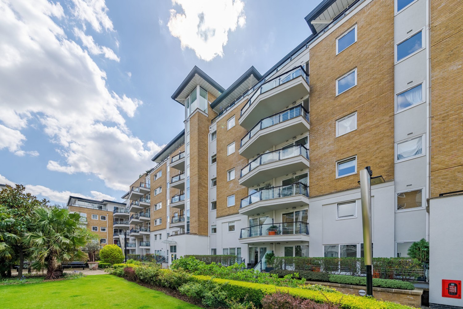 2 bedroom Flat for Letting Bluewater House, Riverside West