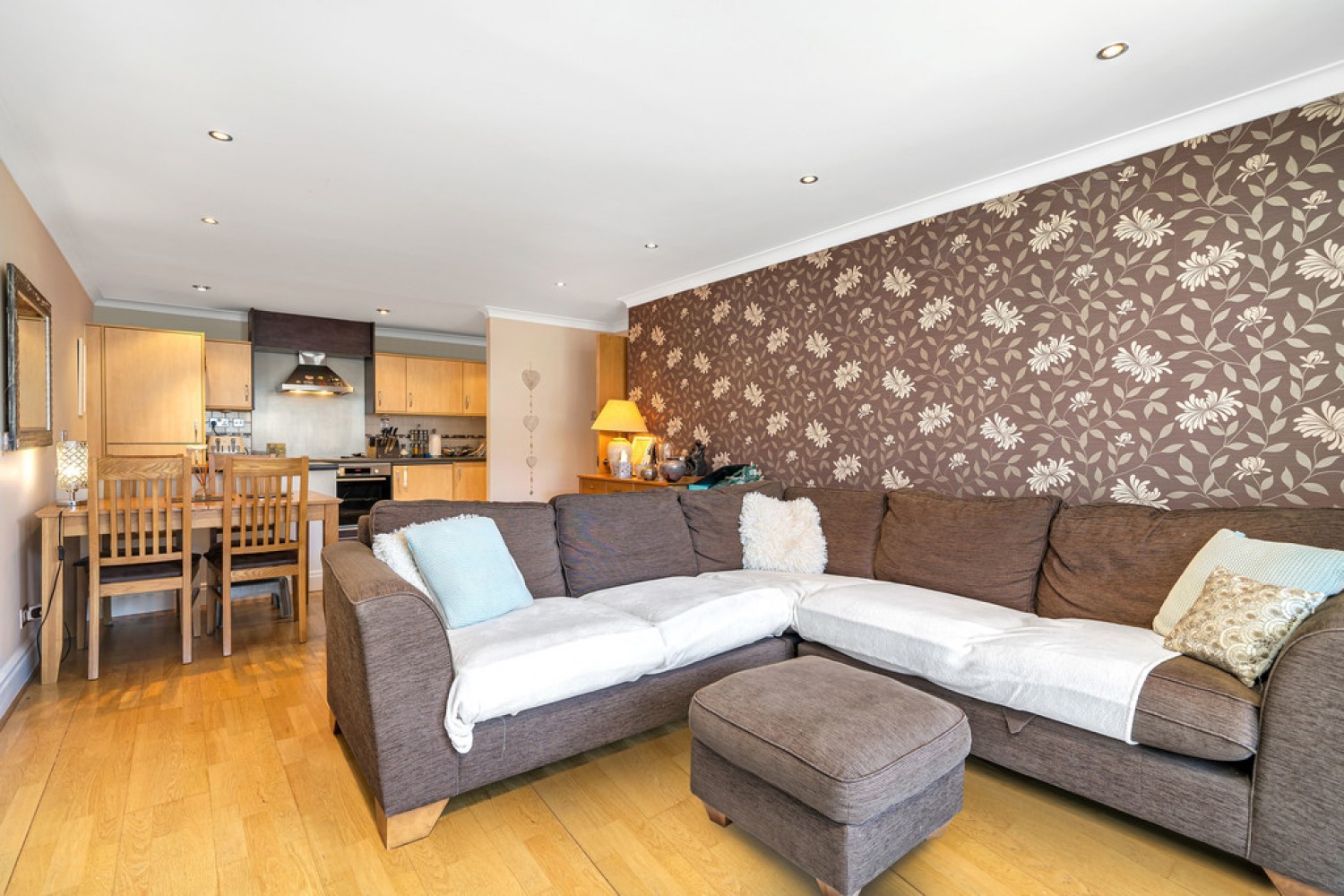 2 bedroom Flat for Letting Bluewater House, Riverside West