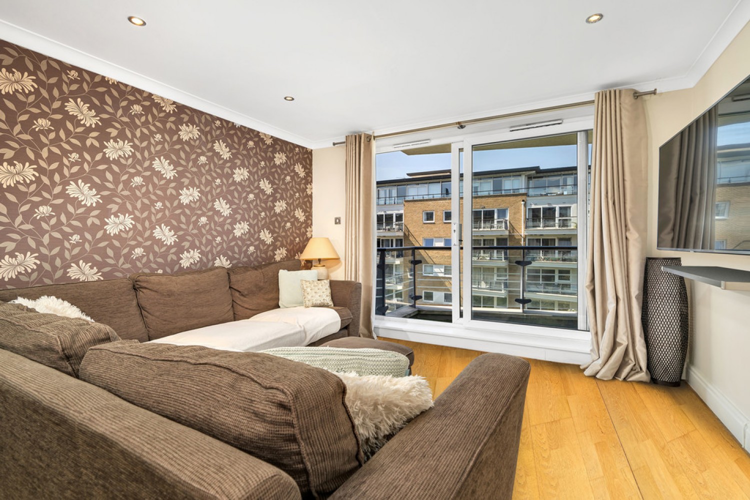 2 bedroom Flat for Letting Bluewater House, Riverside West