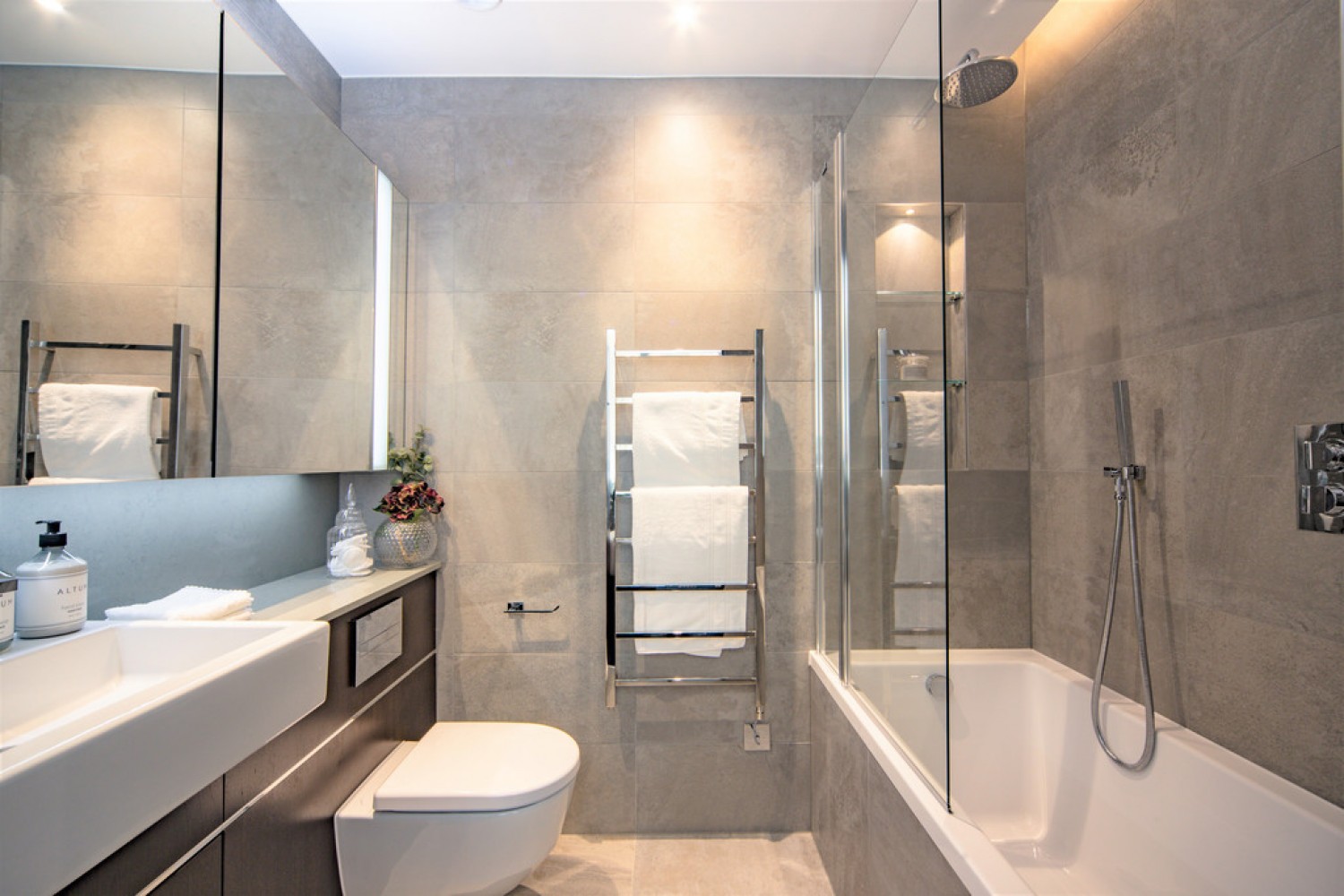 2 bedroom Flat for Letting Thornes House, 4 Charles Clowes Walk
