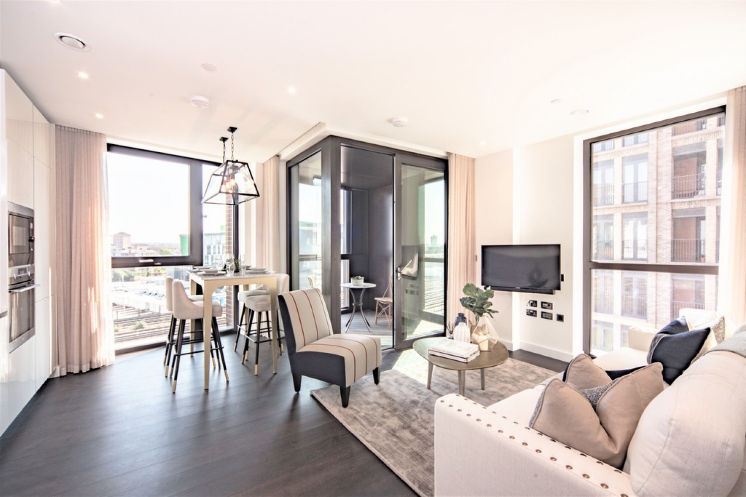 2 bedroom Flat for Letting Thornes House, 4 Charles Clowes Walk