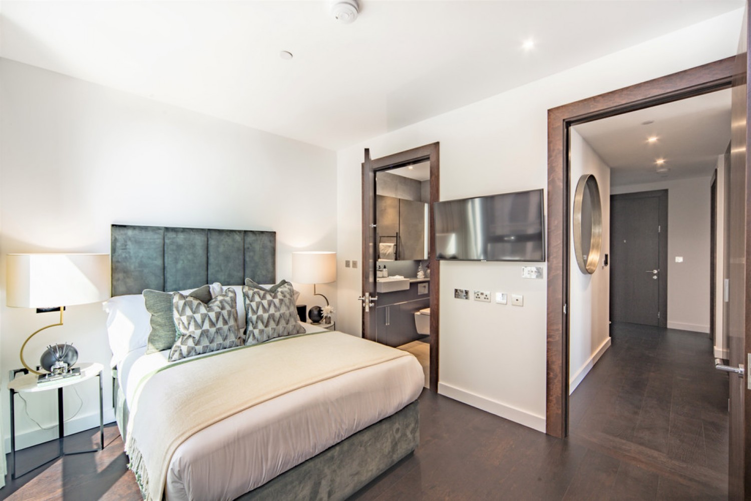 2 bedroom Flat for Letting Thornes House, 4 Charles Clowes Walk