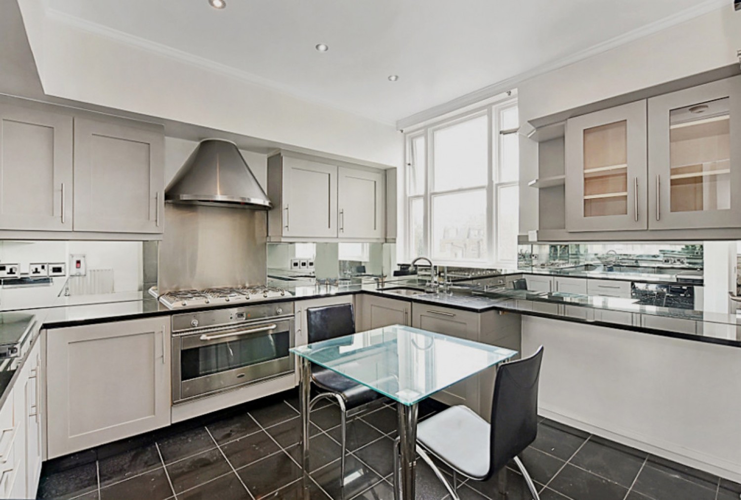 3 bedroom Flat in Chester Street, Belgravia