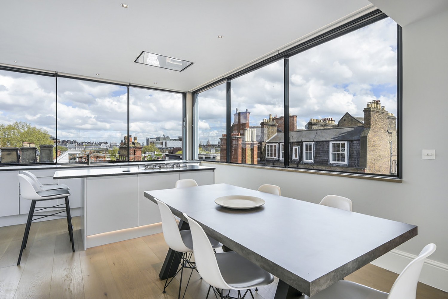 4 bedroom Flat for Letting De Vere Gardens, Kensington