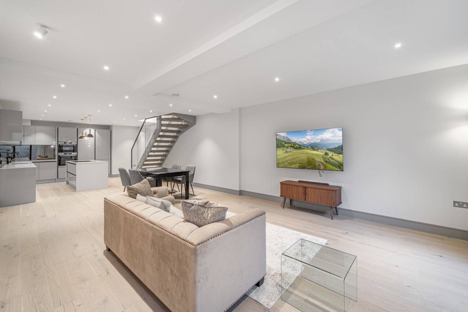 3 bedroom Flat for Letting Lots Road, Chelsea