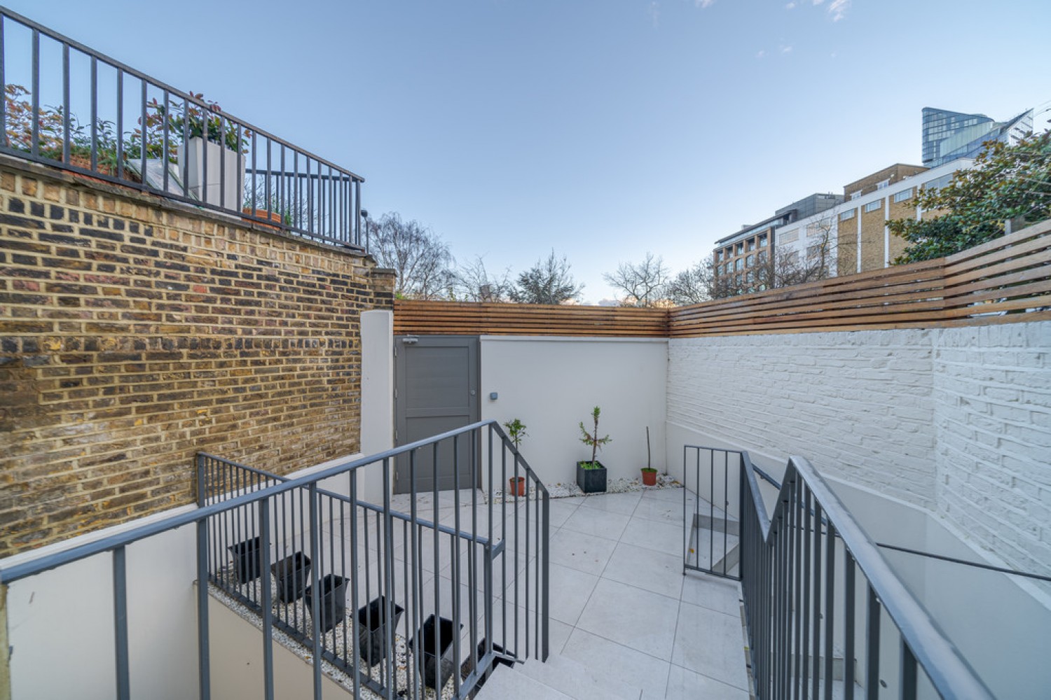 3 bedroom Flat for Letting Lots Road, Chelsea