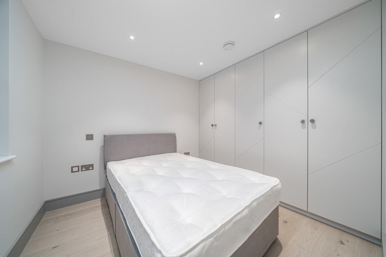 3 bedroom Flat for Letting Lots Road, Chelsea
