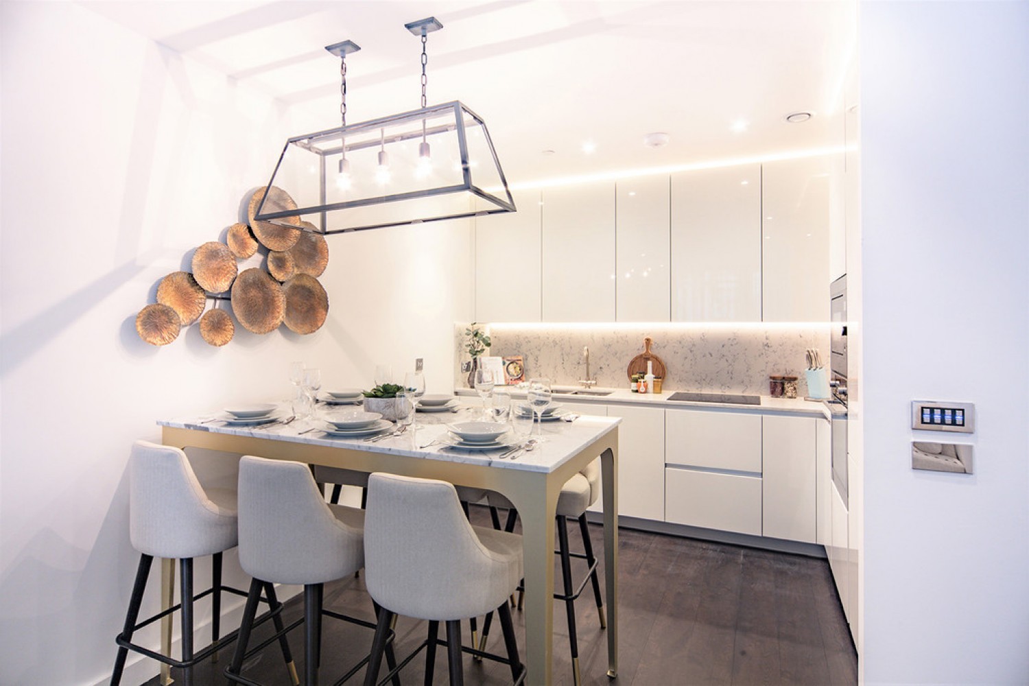 2 bedroom Flat for Letting Thornes House, 4 Charles Clowes Walk