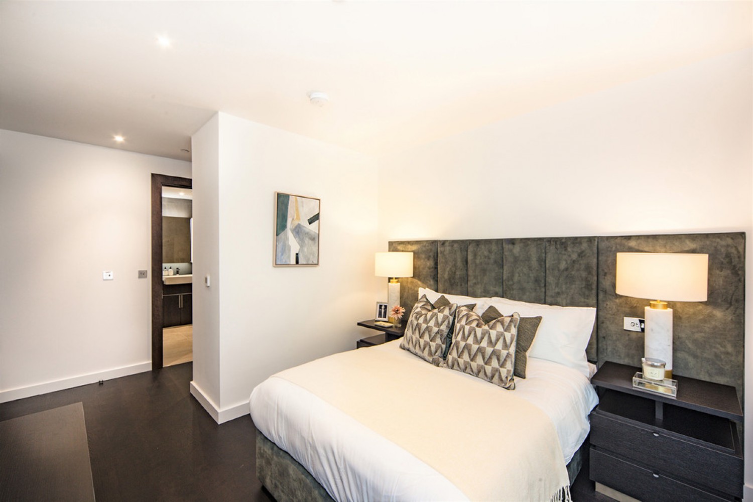 2 bedroom Flat for Letting Thornes House, 4 Charles Clowes Walk