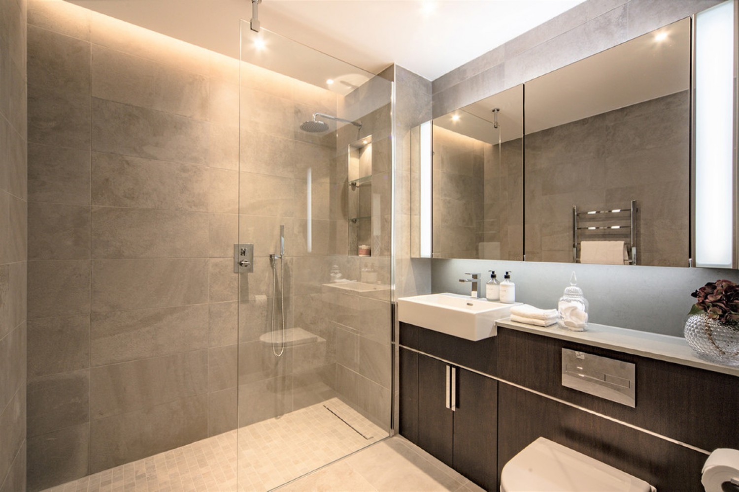 2 bedroom Flat for Letting Thornes House, 4 Charles Clowes Walk