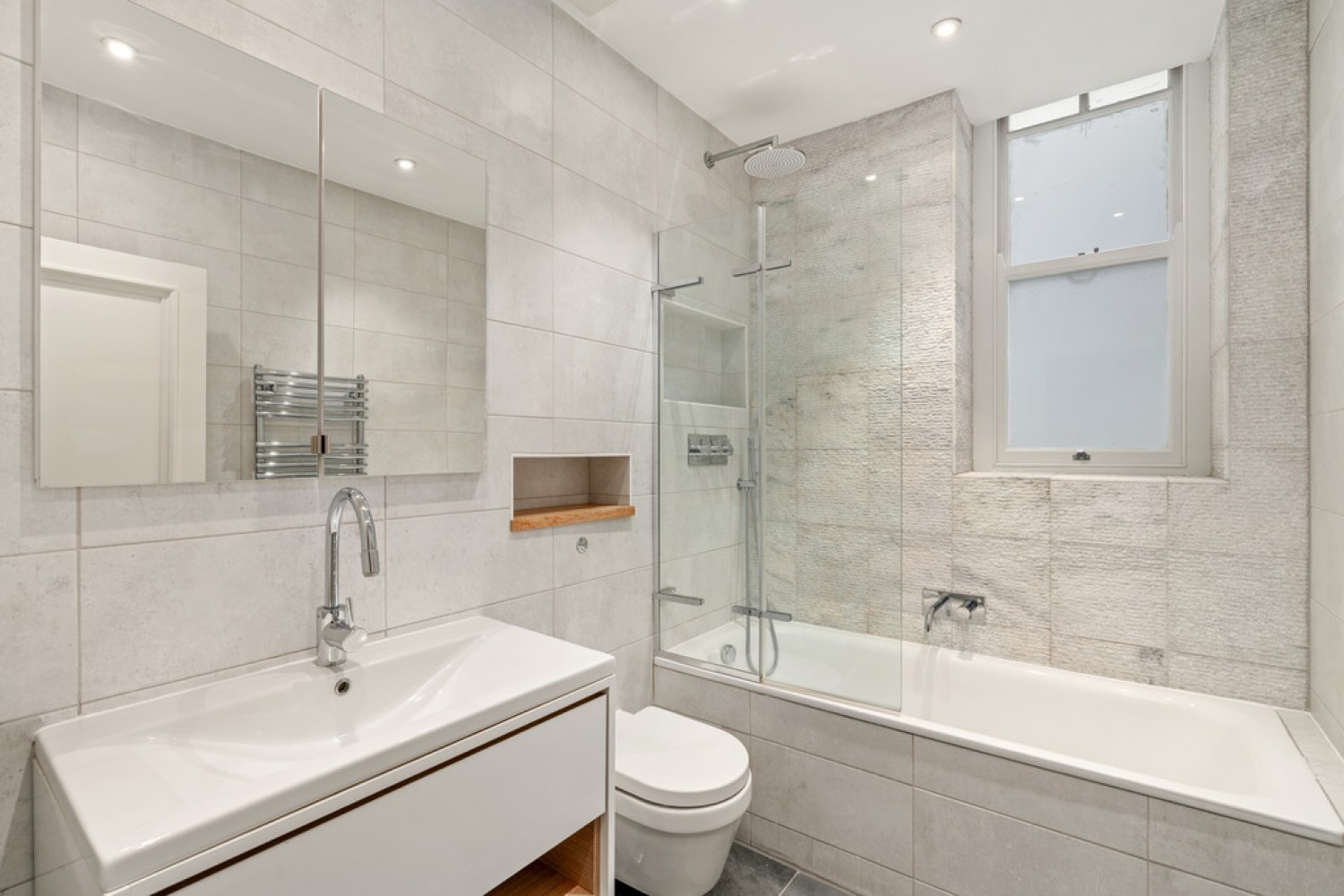2 bedroom Flat for Letting Marloes Road, Kensington