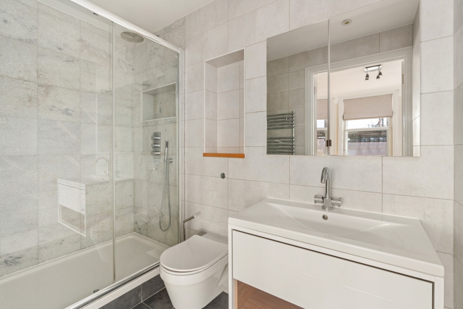2 bedroom Flat for Letting Marloes Road, Kensington