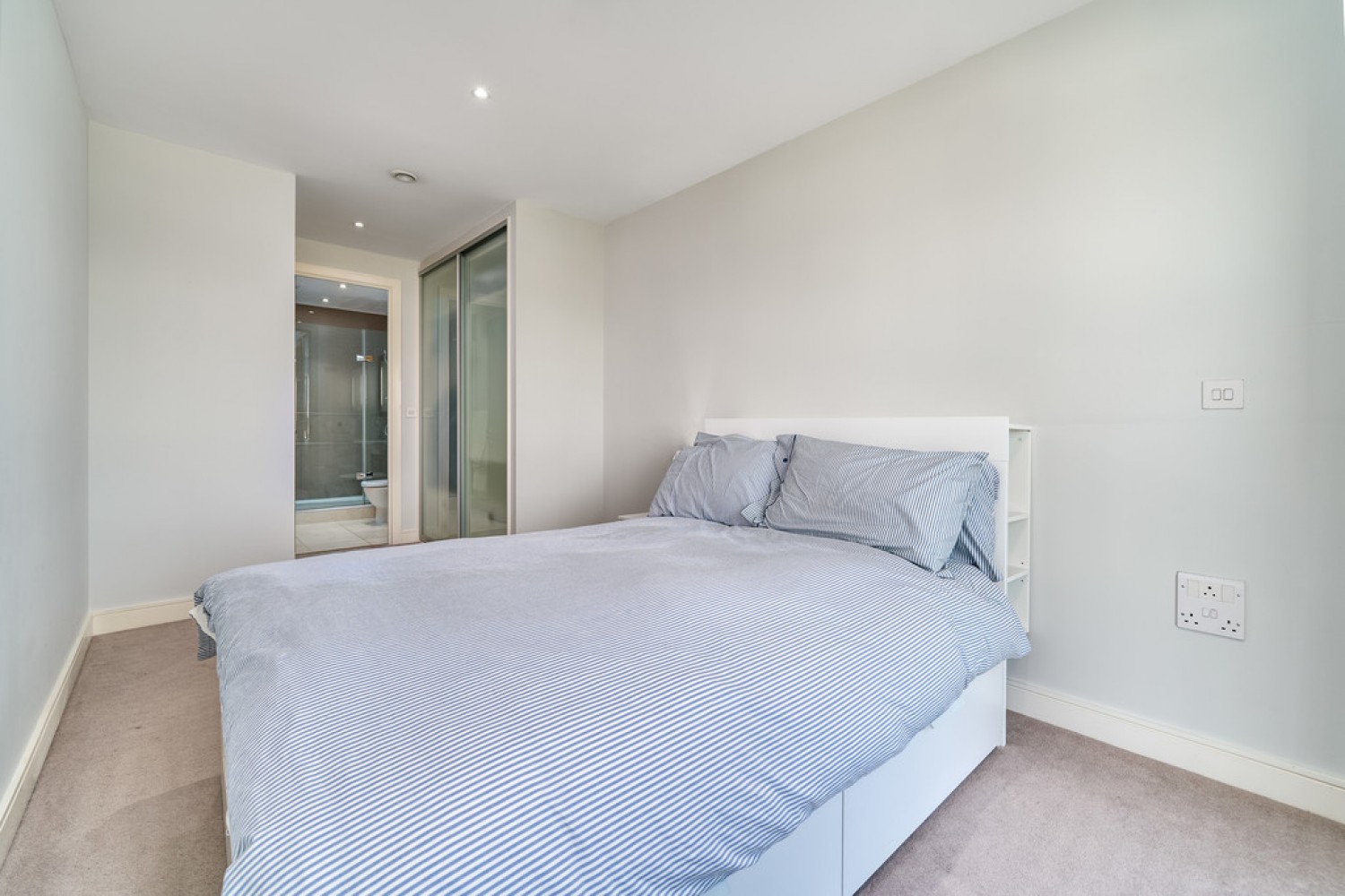 Spinnaker House, Battersea Reach
