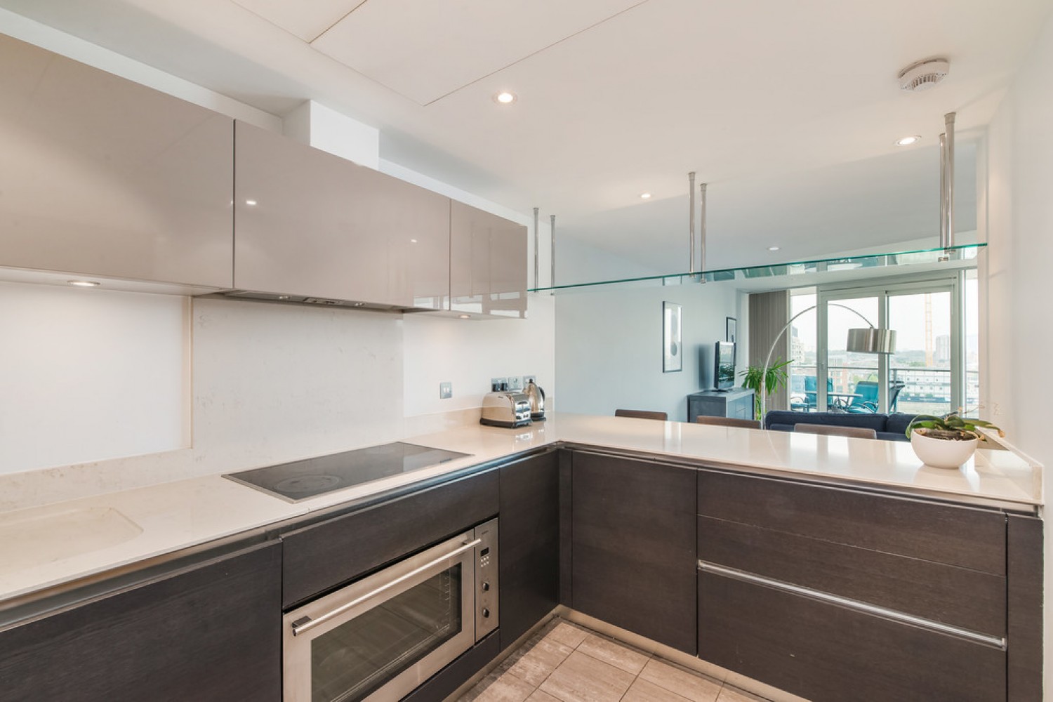 3 bedroom Flat in Ensign House, Battersea Reach