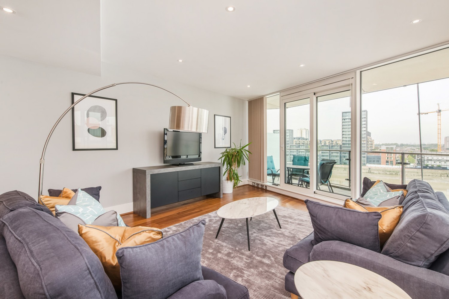 3 bedroom Flat in Ensign House, Battersea Reach
