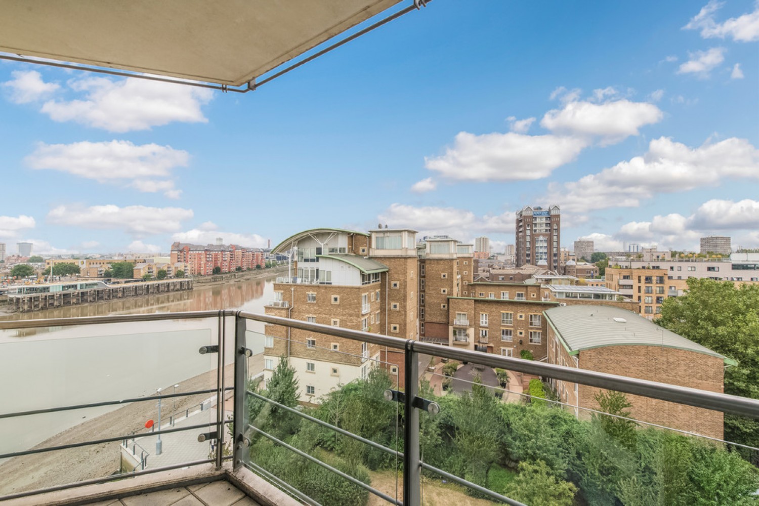 3 bedroom Flat in Ensign House, Battersea Reach