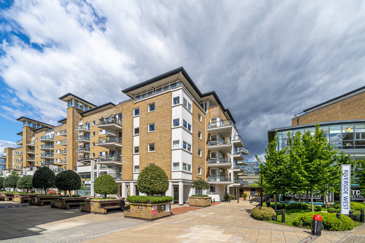 Dolphin House, Riverside West